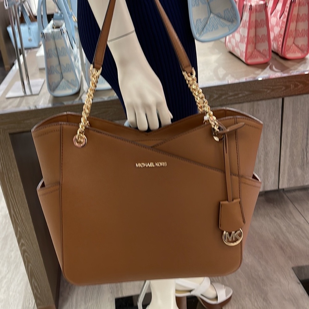 Michael Kors Jet Set Travel Large Chained Tote Shoulder Bag MK Luggage 

NWT - Picture 15 of 16